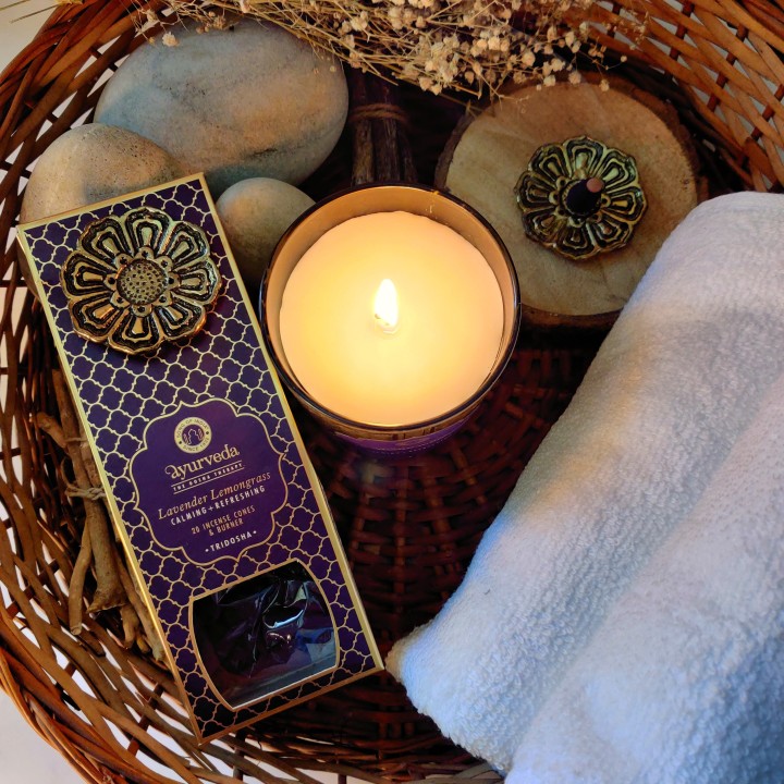 Luxurious Veda 20 Incense Cones with Metal Hanging LavenderLemongrass (Tridosha