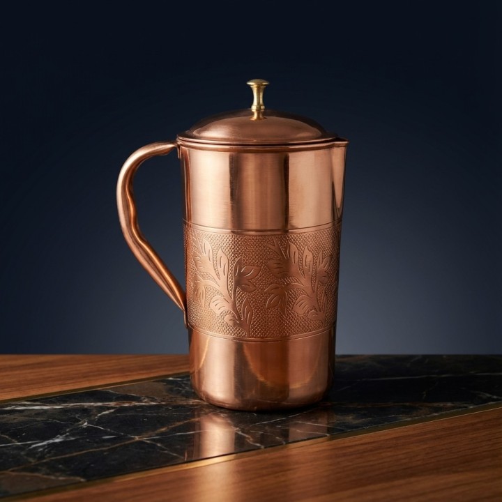 Dzbanek miedziany gładki z tłoczonym roślinnym motywem i mosiężnym knotem 1,5 L Ayur Water [SE 254] - zdjęcie produktu
